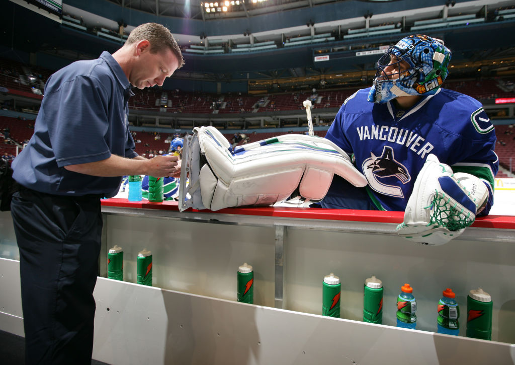 how-much-do-nhl-equipment-managers-make