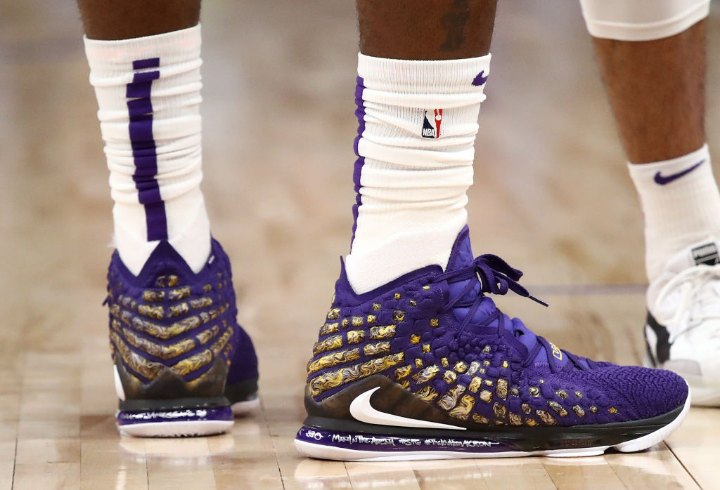 lebron game shoes last night