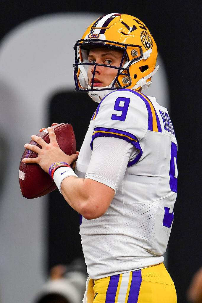 Carson Palmer says Joe Burrow should question future with Bengals