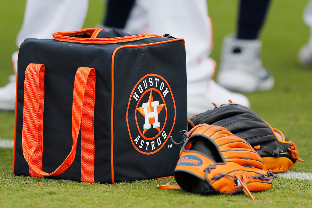 Houston Astros on X: Gloves are overrated.  / X