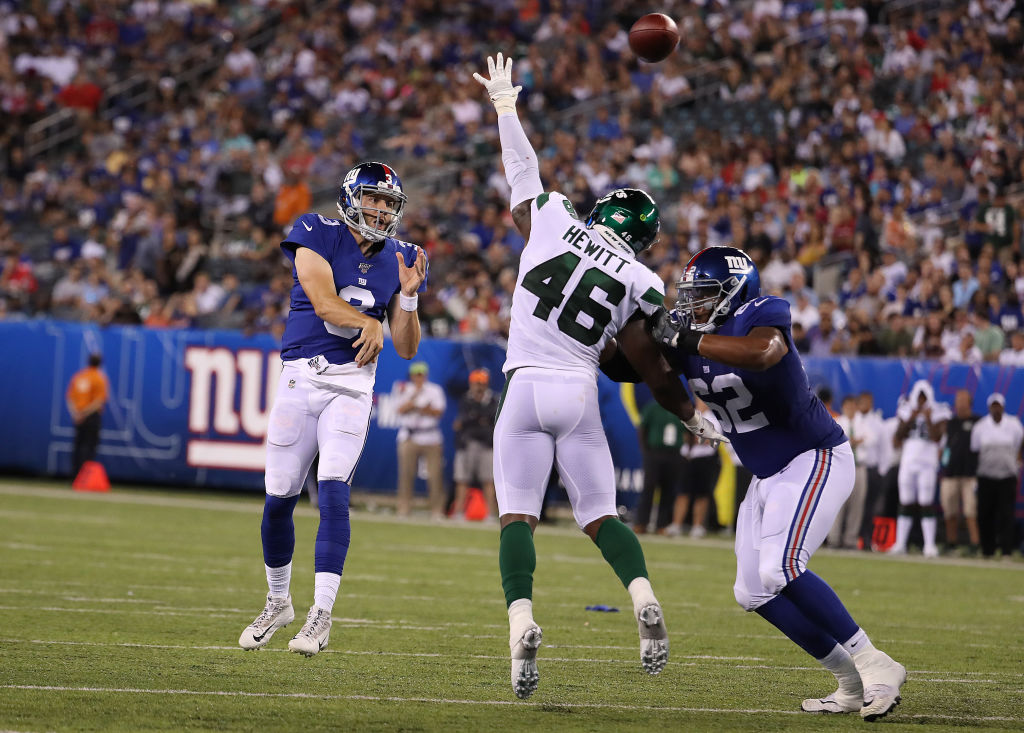 New York Giants Trick-Shot Quarterback Made over Million Dollars for One  Pass