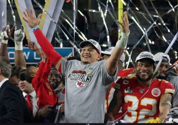 Bookmakers believe that Kansas City Chiefs quarterback Patrick Mahomes has a good shot at a second NFL MVP title.