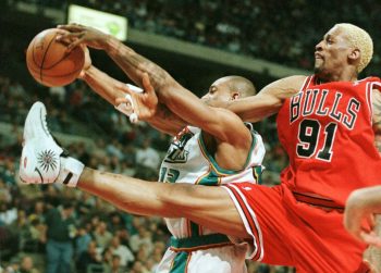 Chicago Bulls' Dennis Rodman(R) fouls Detroit Pist