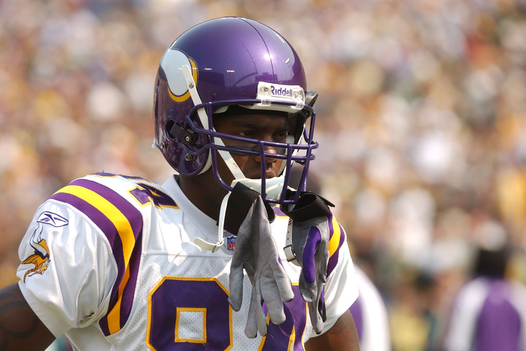 Randy Moss Was Once Fined $10,000 for Pretending to Moon Green Bay Packers  Fans