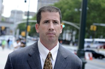 Former NBA referee Tim Donaghy walking to Federal Court in B