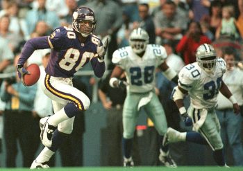 Cris Carter of the Minnesota Vikings (80) runs awa