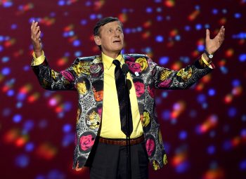 Craig Sager became a fixture of NBA broadcasts before his tragic death.