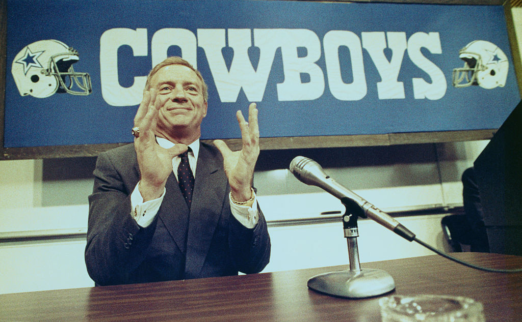 when did jerry jones buy the cowboys