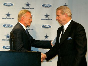 Dallas Cowboys' owner Jerry Jones (L) introduces B