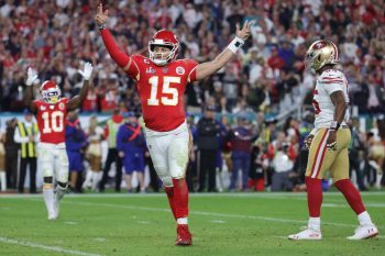 Patrick Mahomes just made the same mistake as Tyron Smith by signing a lengthy contract extension that may prevent him from cashing in again in the future.