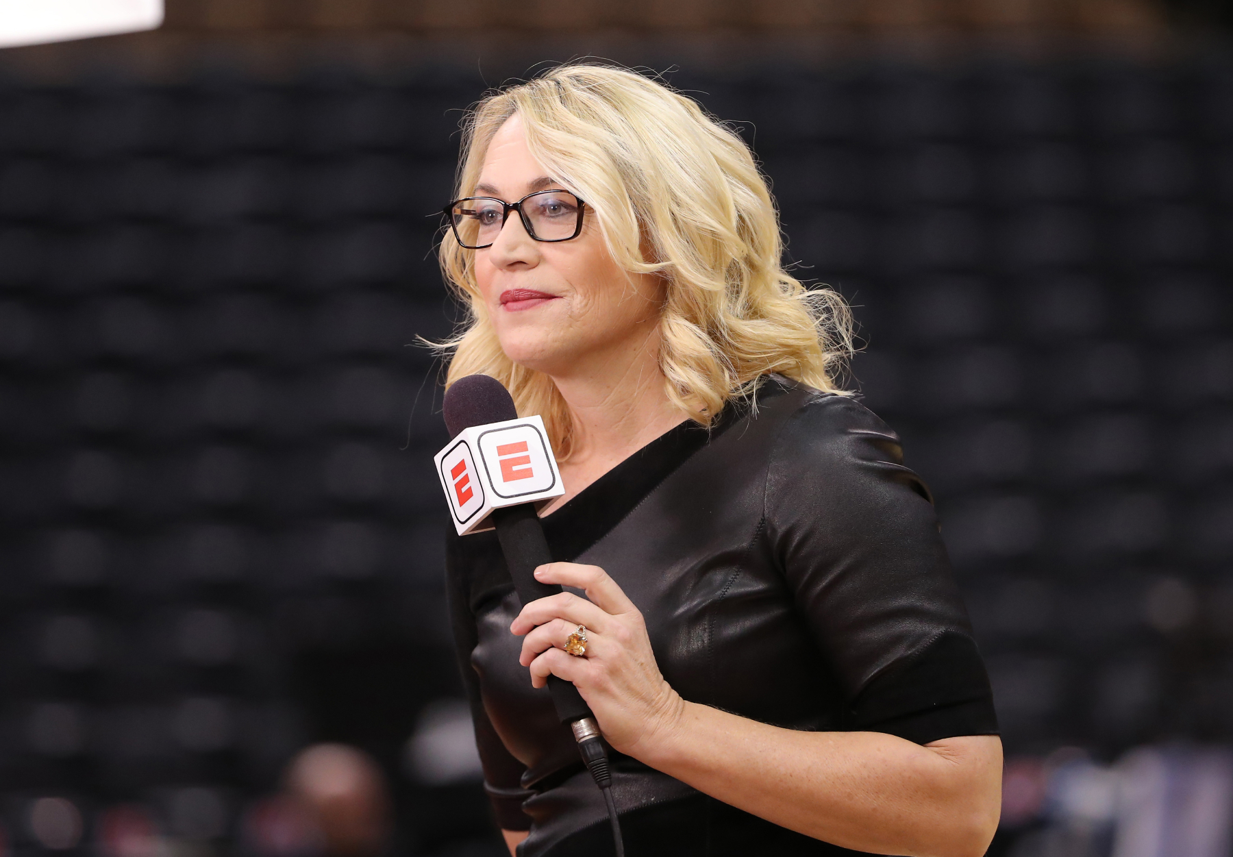 Doris Burke teve uma carreira lendária na ESPN depois de ter uma carreira de basquetebol de sucesso. Recentemente, ela fez um anúncio na TV do seu ex-marido.