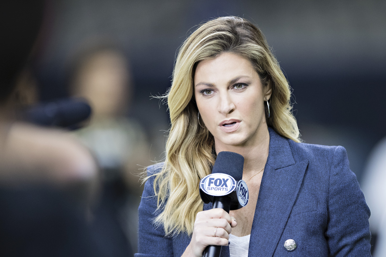 Erin Andrews gives behind the scenes look at Fox Sports NFL announcers