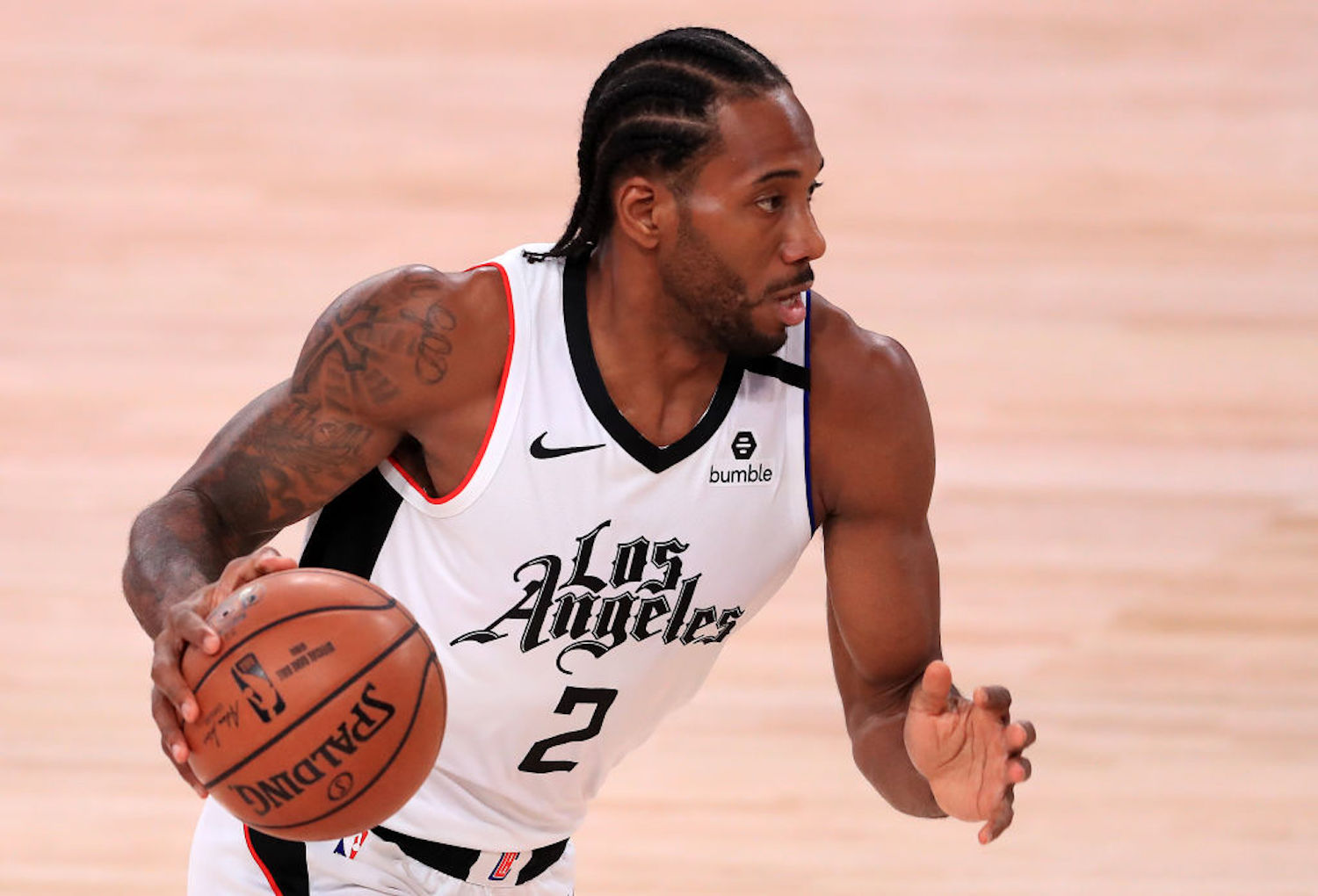 Kawhi Leonard Proves He Isn't Human by Blocking a Dunk With Just 1 Finger