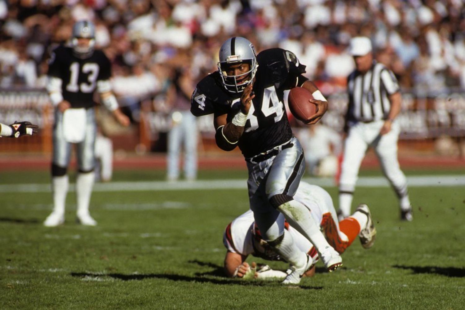 Bo Jackson believes he'd average 350-400 yards per game in today's