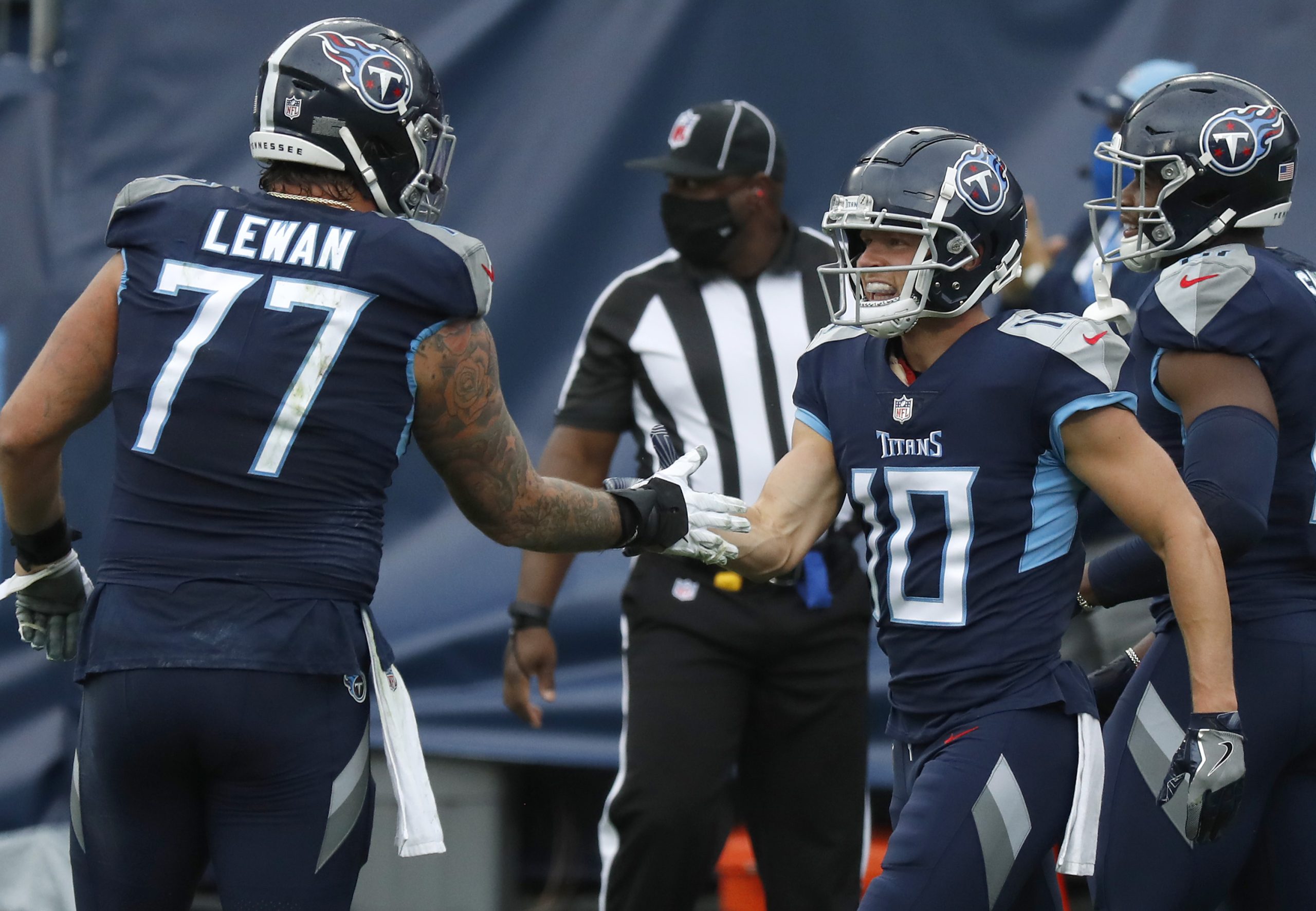 Taylor Lewan suffered a season-ending ACL injury Sunday.