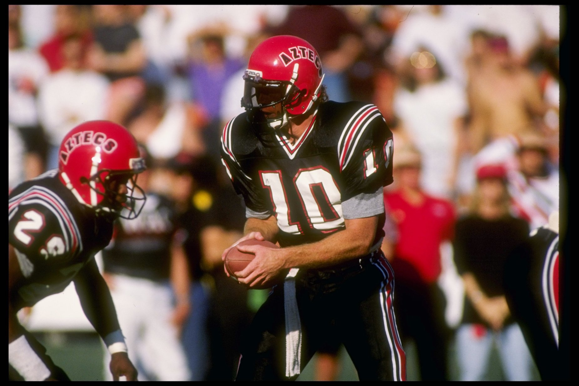 30 Tallest Quarterbacks to Ever Play in the NFL - HowTheyPlay