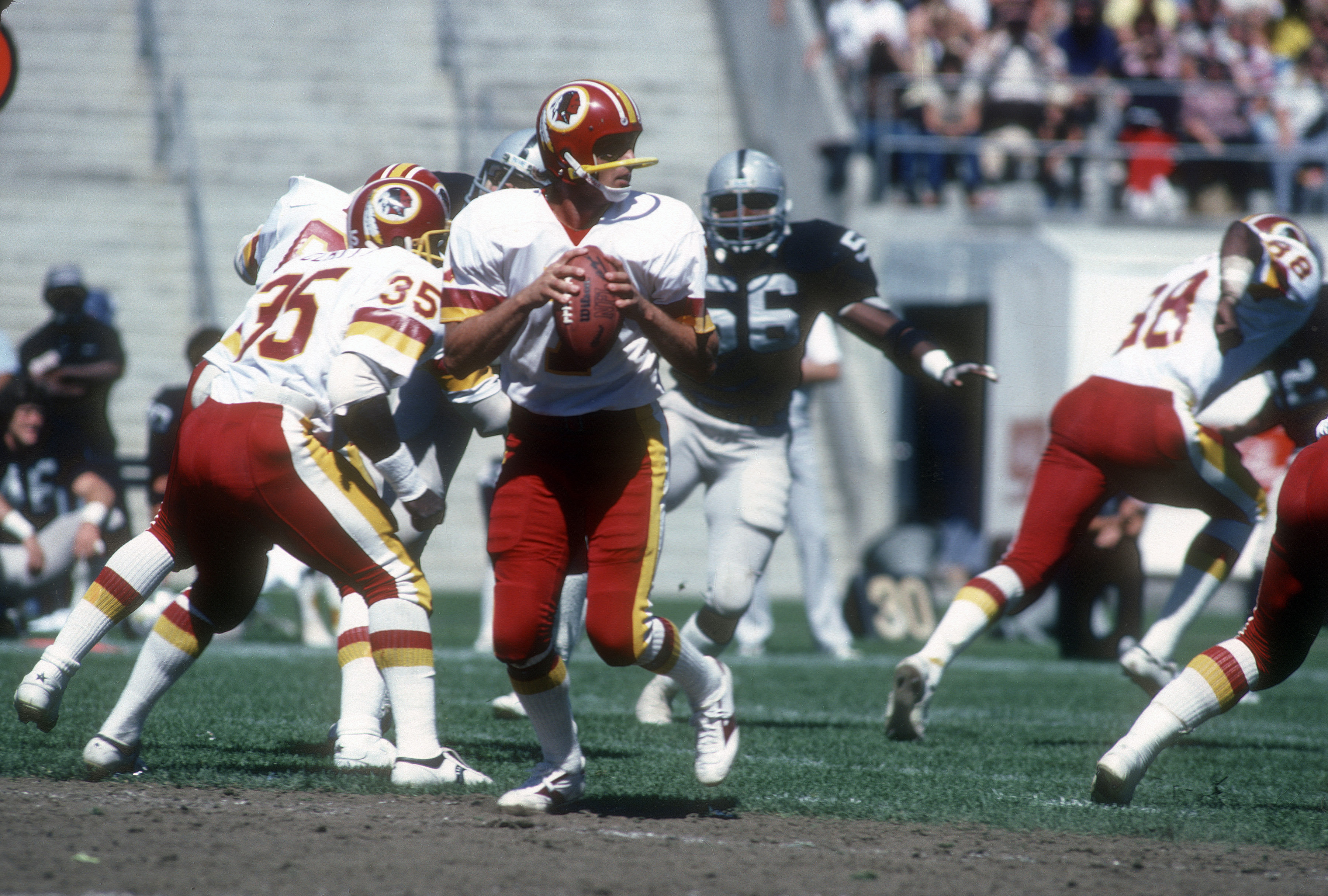 Why Did Washington Redskins QB Joe Theismann Wear a Single-Bar