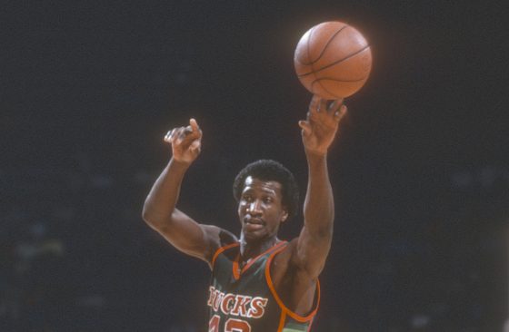 The Crazy Time Harvey Catchings Played for Both Teams in 1 NBA Game