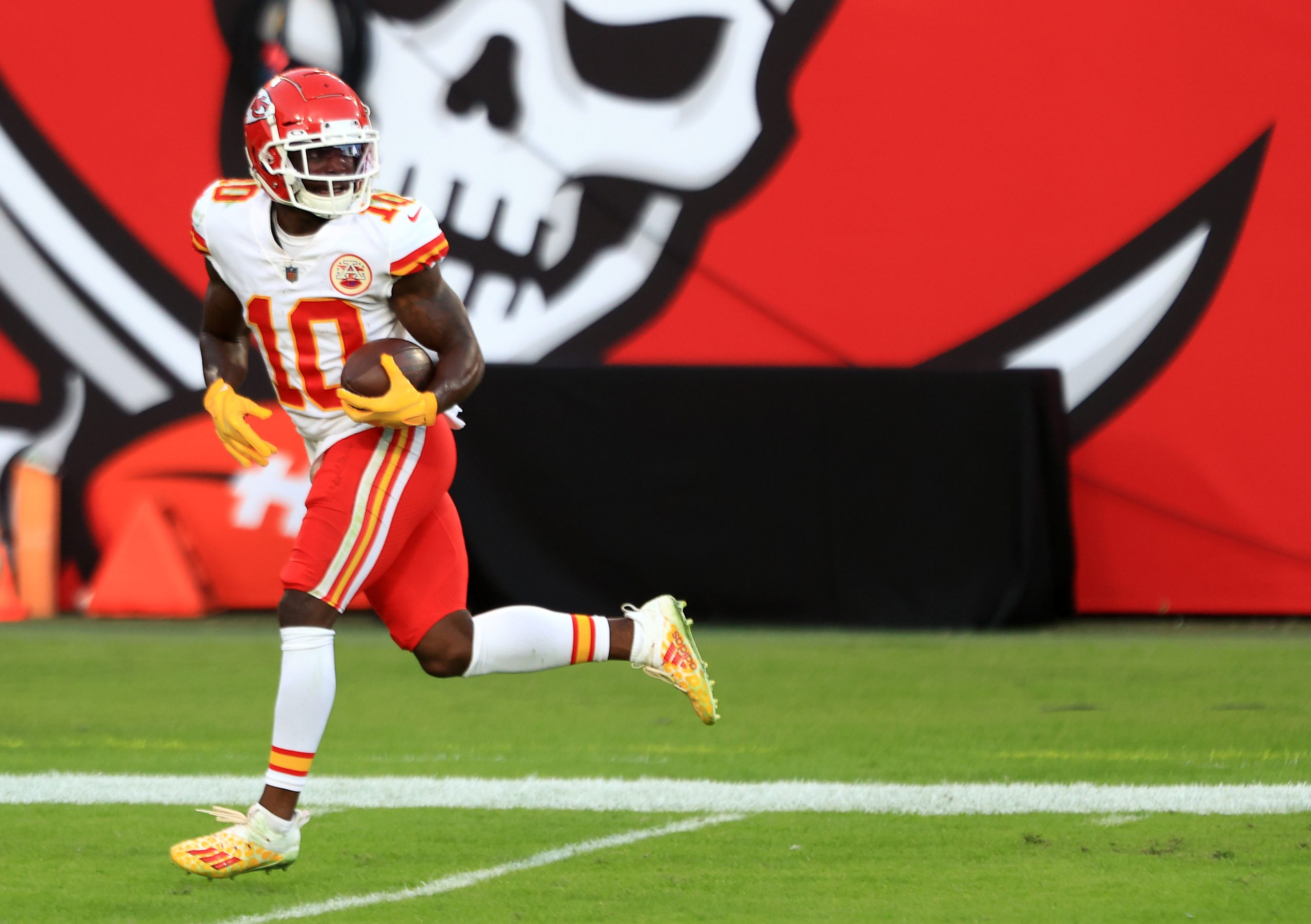 Will Tyreek Hill race Adam Schefter?