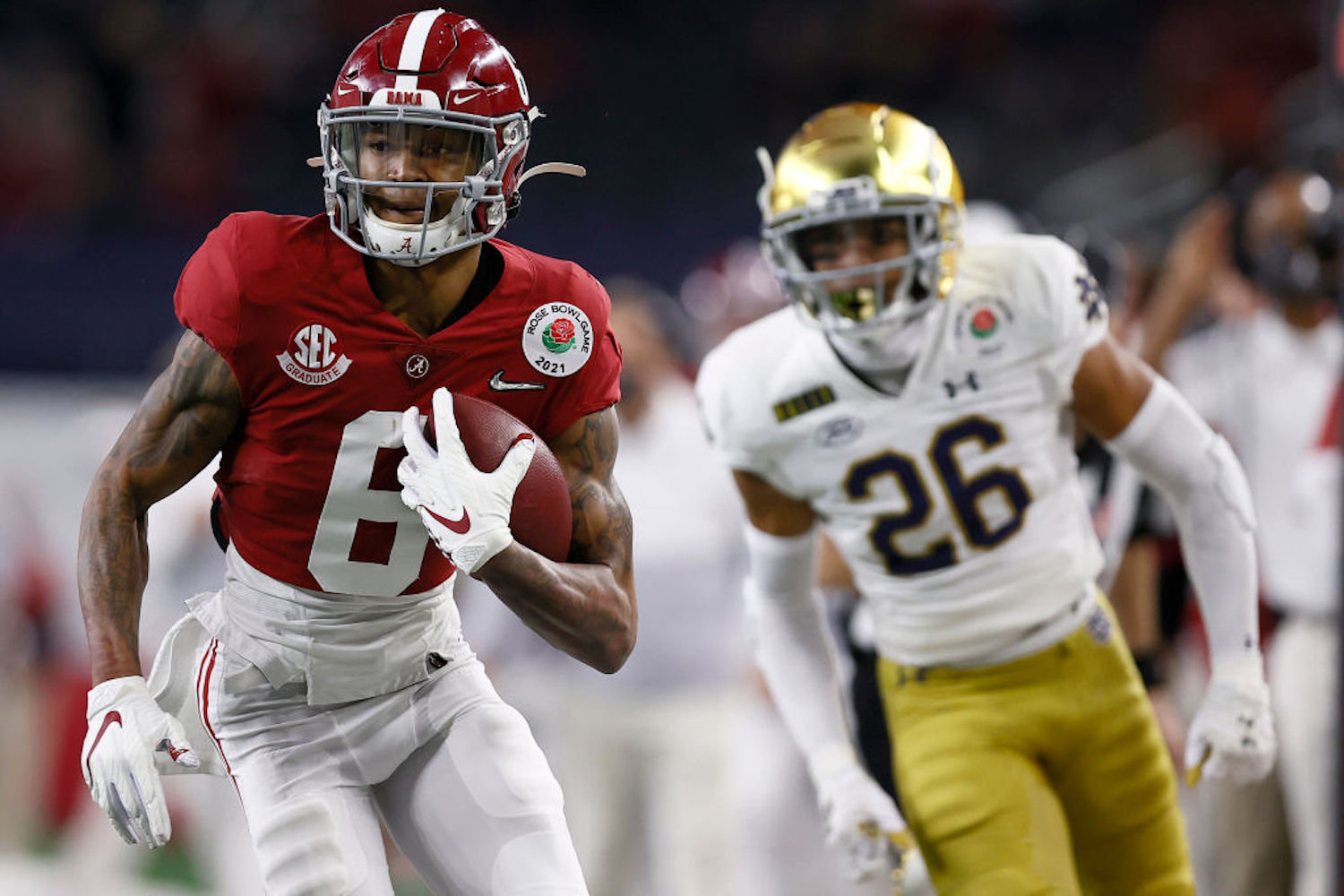 Alabama's DeVonta Smith becomes 1st wide receiver to win Heisman Trophy in  29 years