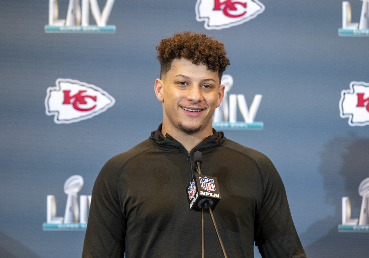 OTA Notebook: Patrick Mahomes experimenting with what he can, can't do on  field - Chiefs Digest