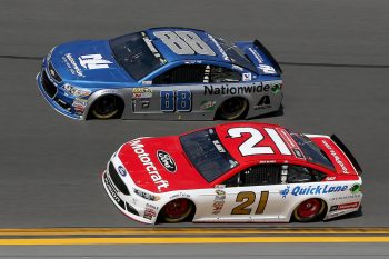 Dale Earnhardt races Ryan Blaney at Daytona 500