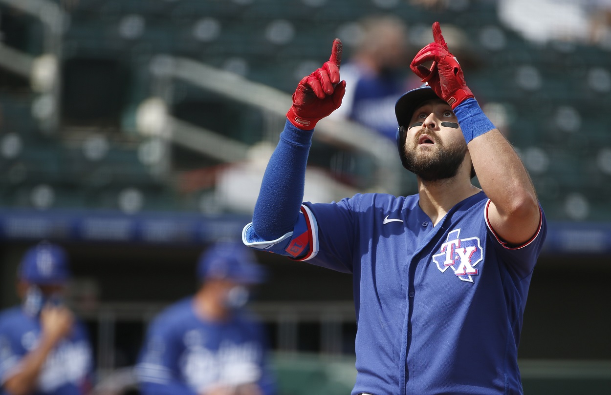 Joey Gallo hits off tee in his apartment