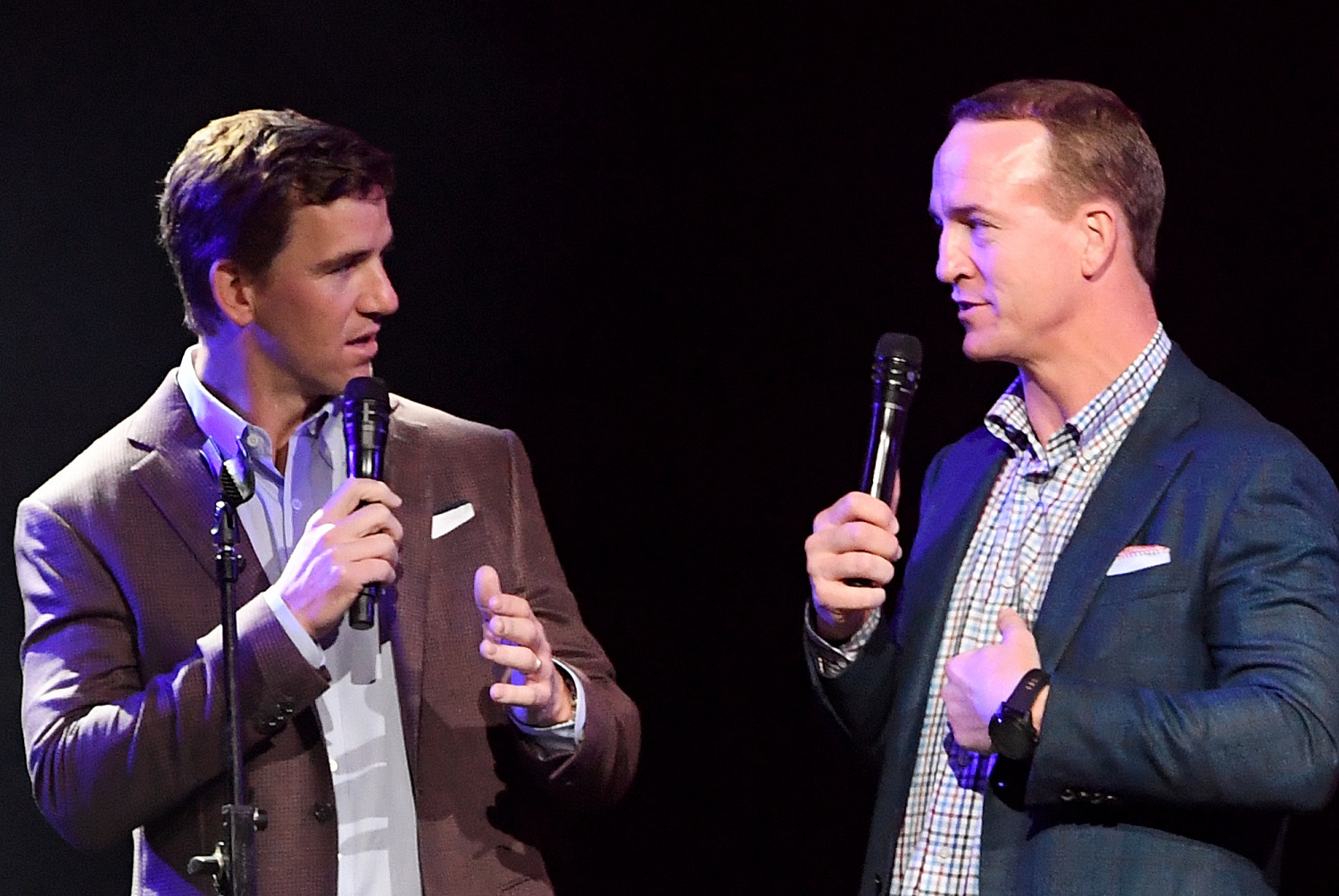 Peyton Manning gives brother Eli a rooting interest in Super Bowl