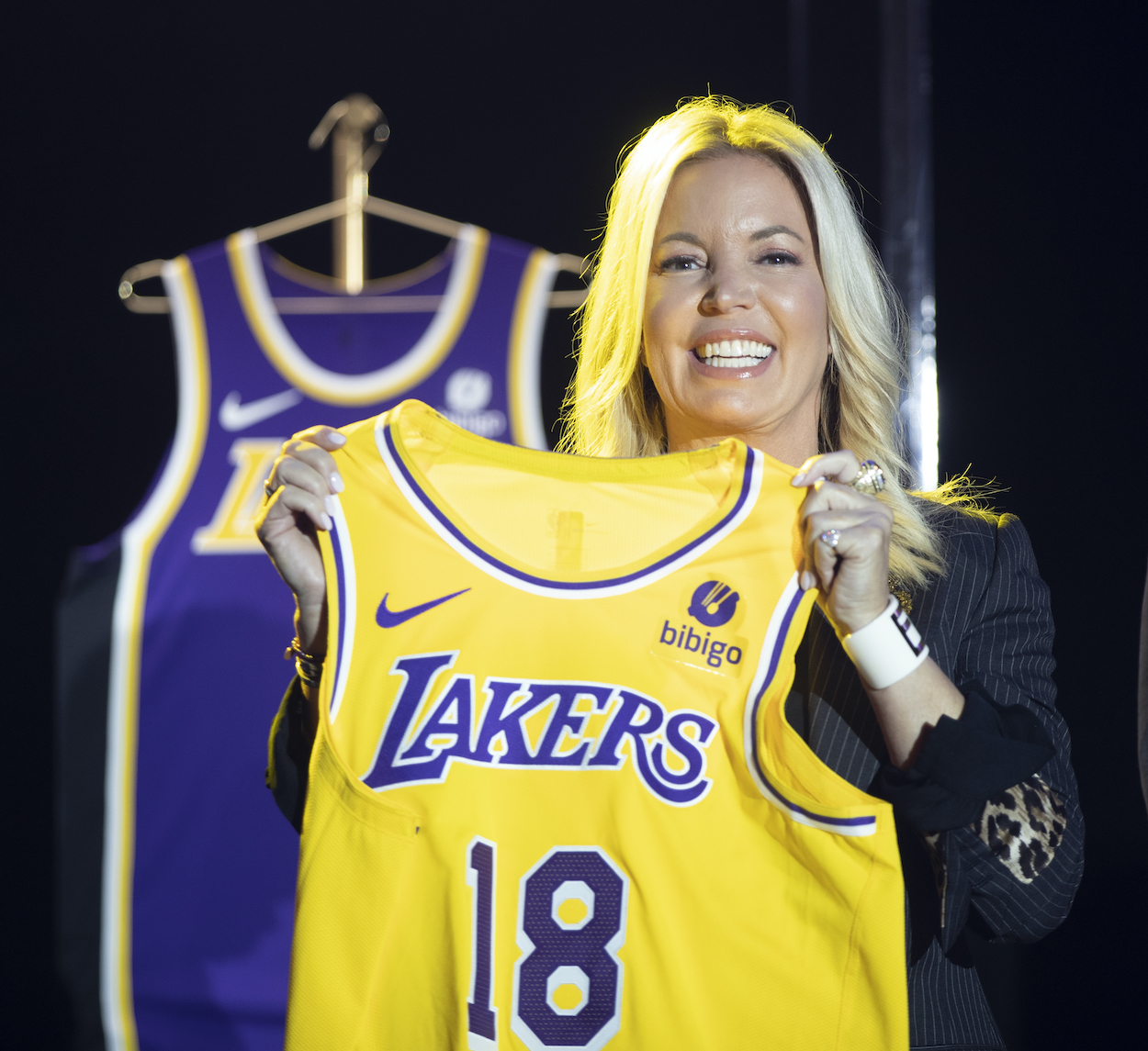 Bibigo Is Los Angeles Lakers' First Global Partner, Becoming The First  Korean Company To Secure NBA Sponsorship Deal - Koreaboo