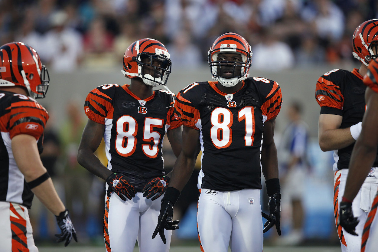 Chad Ochocinco & Terrell Owens vs Joe Haden ROOKIE VS VETS! (2010