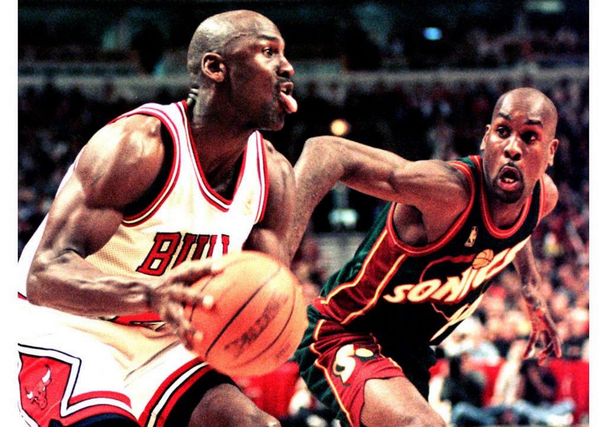 Michael Jordan vs Gary Payton FULL DUEL Highlights (1995.11.26) - Sonics  EPIC 18pts Comeback! 