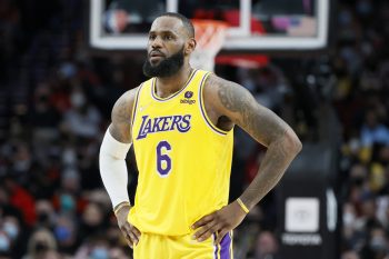 Los Angeles Lakers star LeBron James, who should consider multiple teams in 2023 free agency.