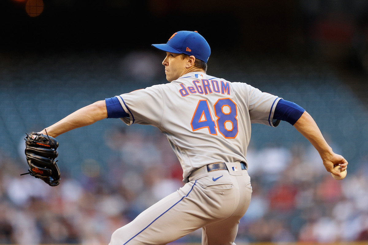 Jacob deGrom lowers ERA to 0.50 in win over Braves