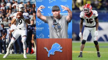 (L-R) Cincinnati QB Desmond Ridder, Detroit Lions coach Dan Campbell, Georgia CB Lewis Cine. Ridder and Cine are picks in this 2022 Detroit Lions mock draft.