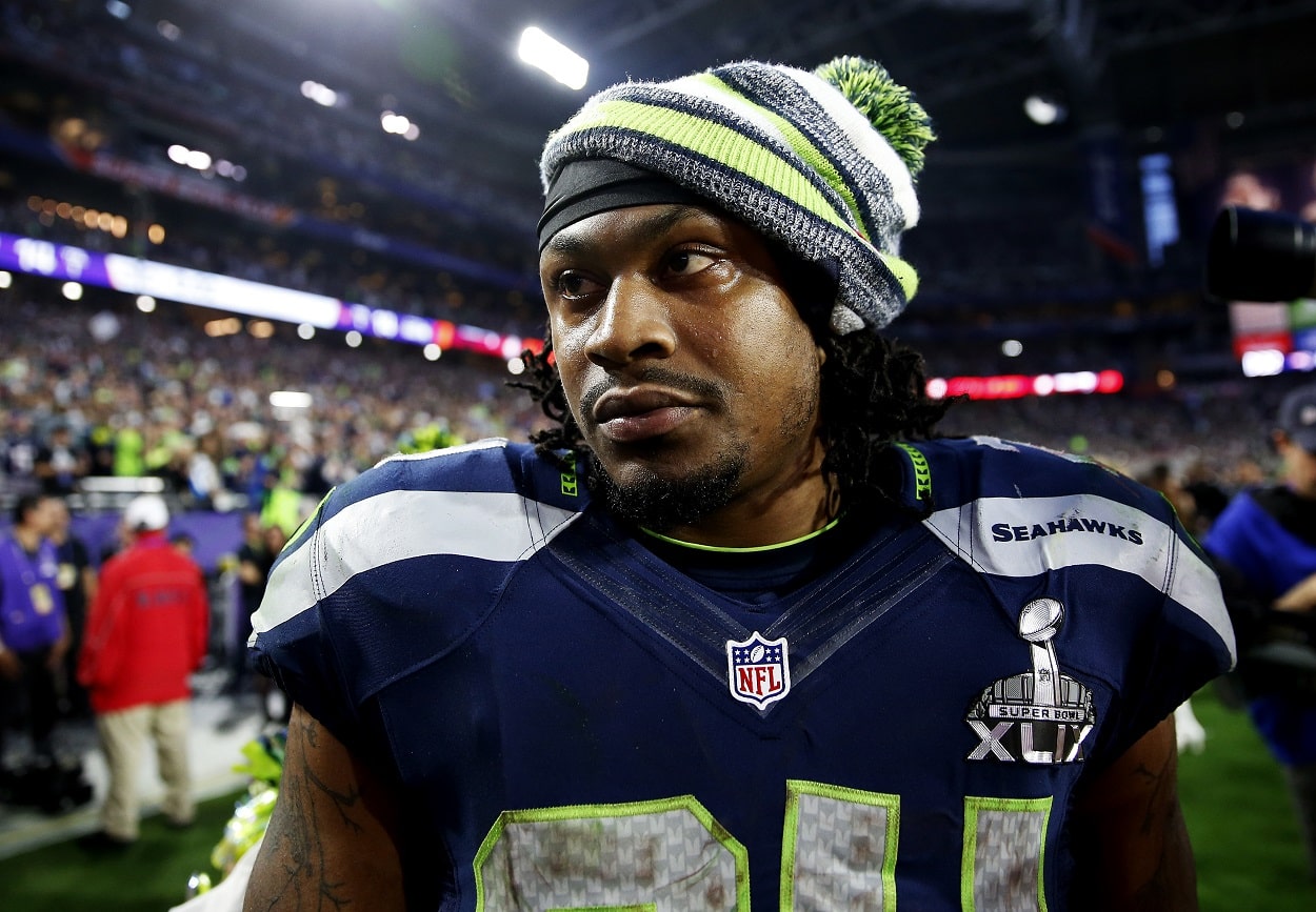 Marshawn Lynch (24) of the Seattle Seahawks catches a pass against