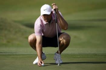 Scottie Scheffler lines up a putt.