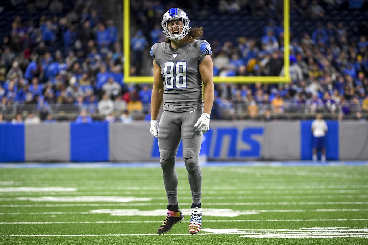 Detroit Lions rookie Aidan Hutchinson racks up 3 sacks in first half vs  Washington Commanders