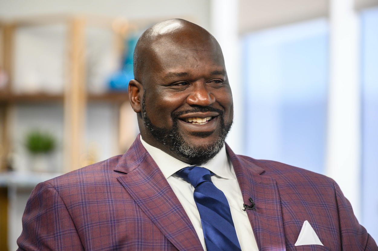Shaquille Oneal Anonymously Pays An Entire Restaurants Tab And Gave Staff The Biggest Tip 