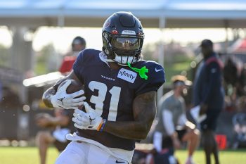 Dameon Pierce runs with the ball during Texans training camp.