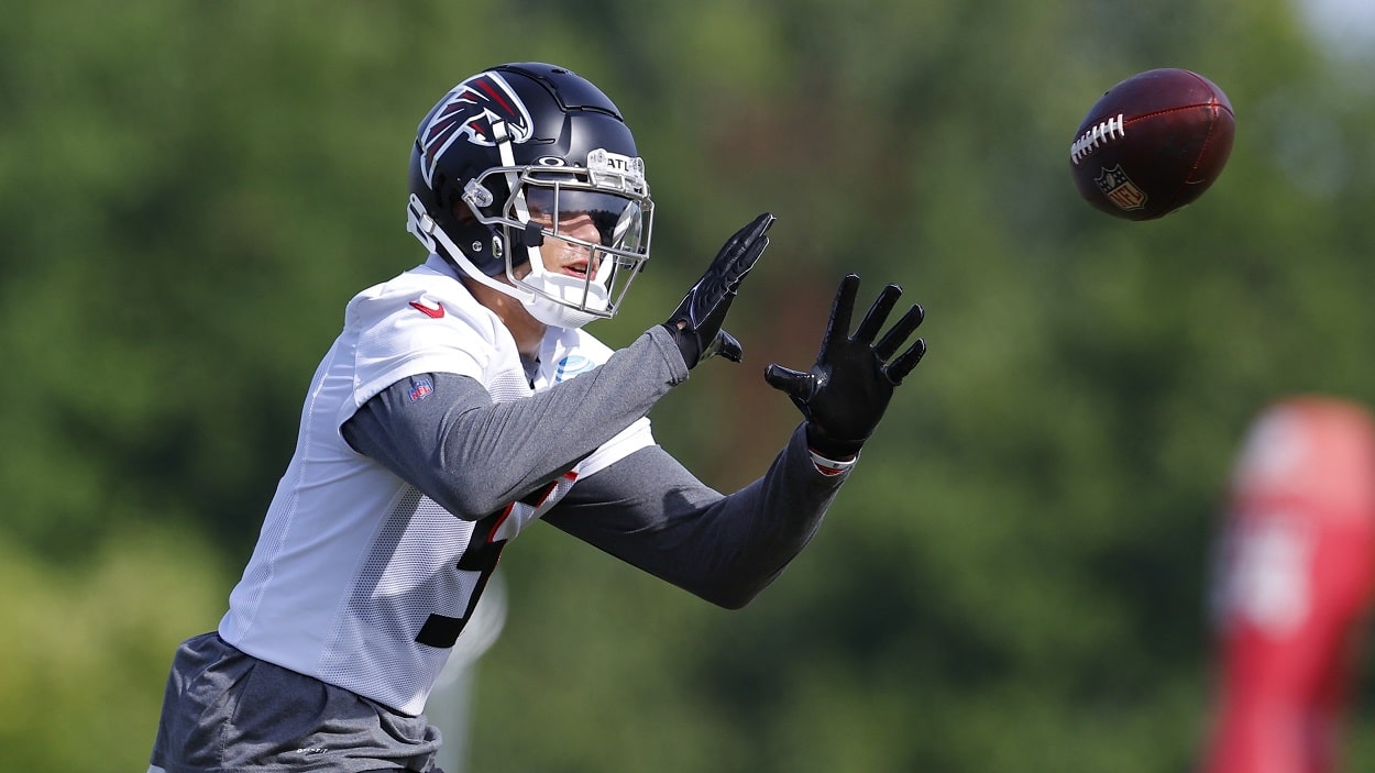 Rookie WR Drake London flies home when Falcons visit LA Rams