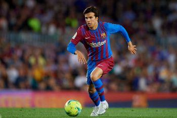 Barcelona midfielder Riqui Puig dribbles the ball.