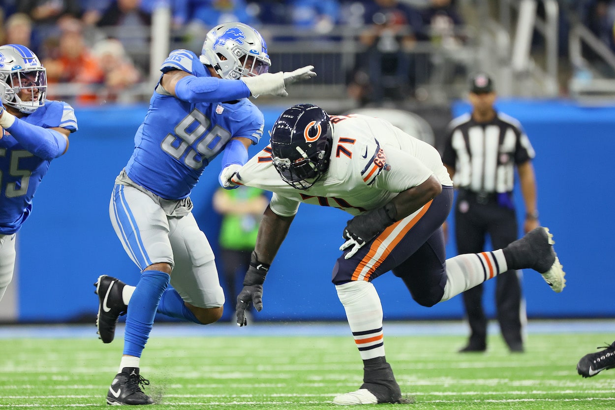 Jason Peters blocks for the Bears.