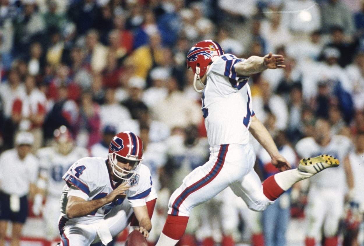 Buffalo Bills kicker Scott Norwood (11) walks off the field after missing a  47-yard field goal on the last play of the game, clinching a 20-19 victory for  the New York Giants in Super Bowl XXV, Jan. 27, 1991, in Tampa, Fla. Giants  Reyna Thompson, right