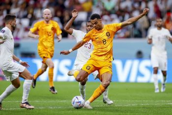 Cody Gakpo takes a shot for the Netherlands at the 2022 FIFA World Cup.