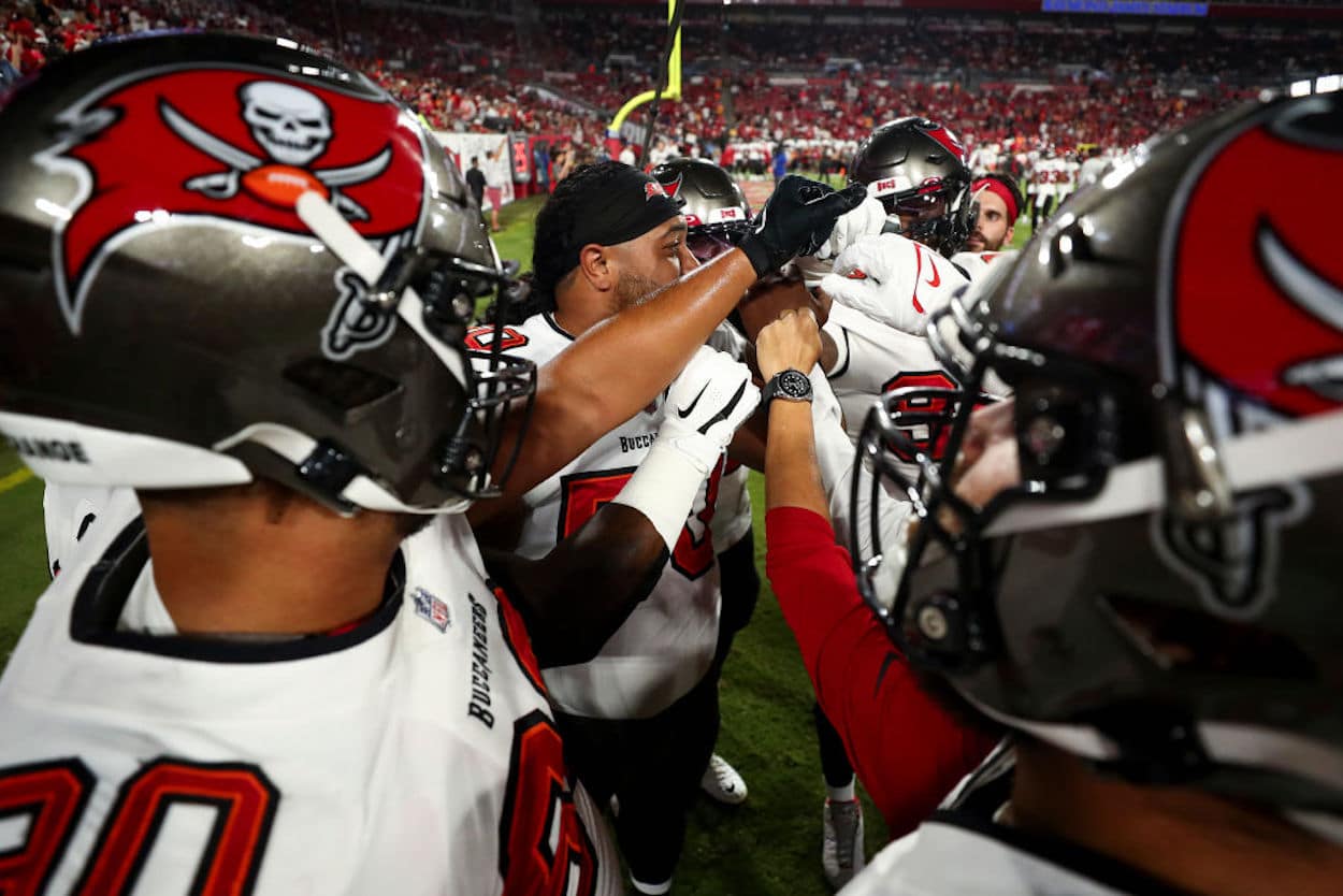 Brady, Bucs push for playoffs against struggling Cardinals