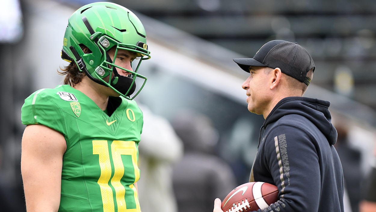 A shirtless Justin Herbert? Oregon Ducks say their QB's come out of his  shell in other ways 