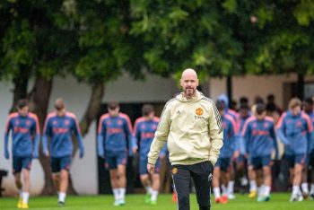 Erik Ten leads Manchester United in training.