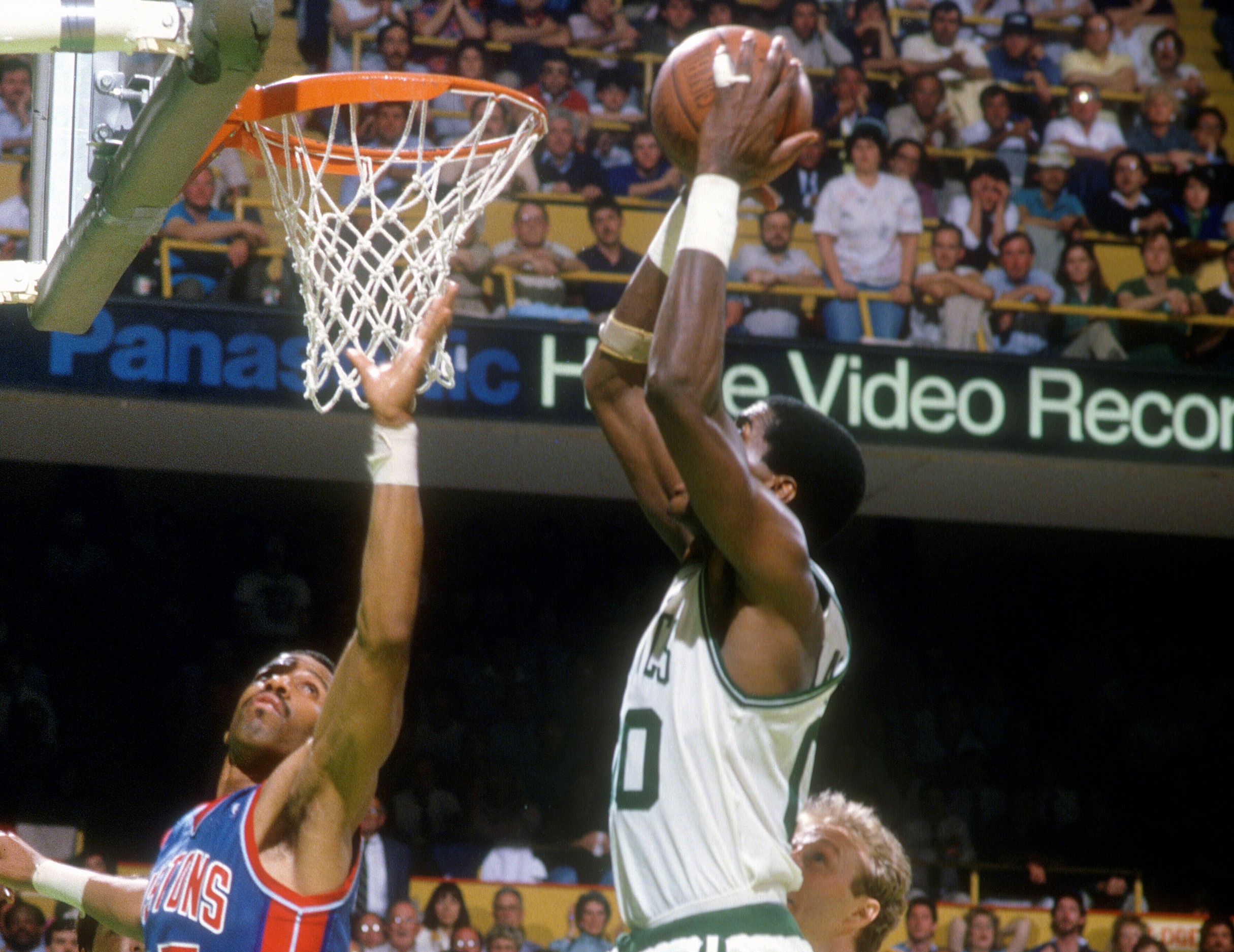 Rick Mahorn Reveals the Advice He Had for Teammate Bill Laimbeer After  Getting Pummeled By Robert Parish in the 1987 Playoffs