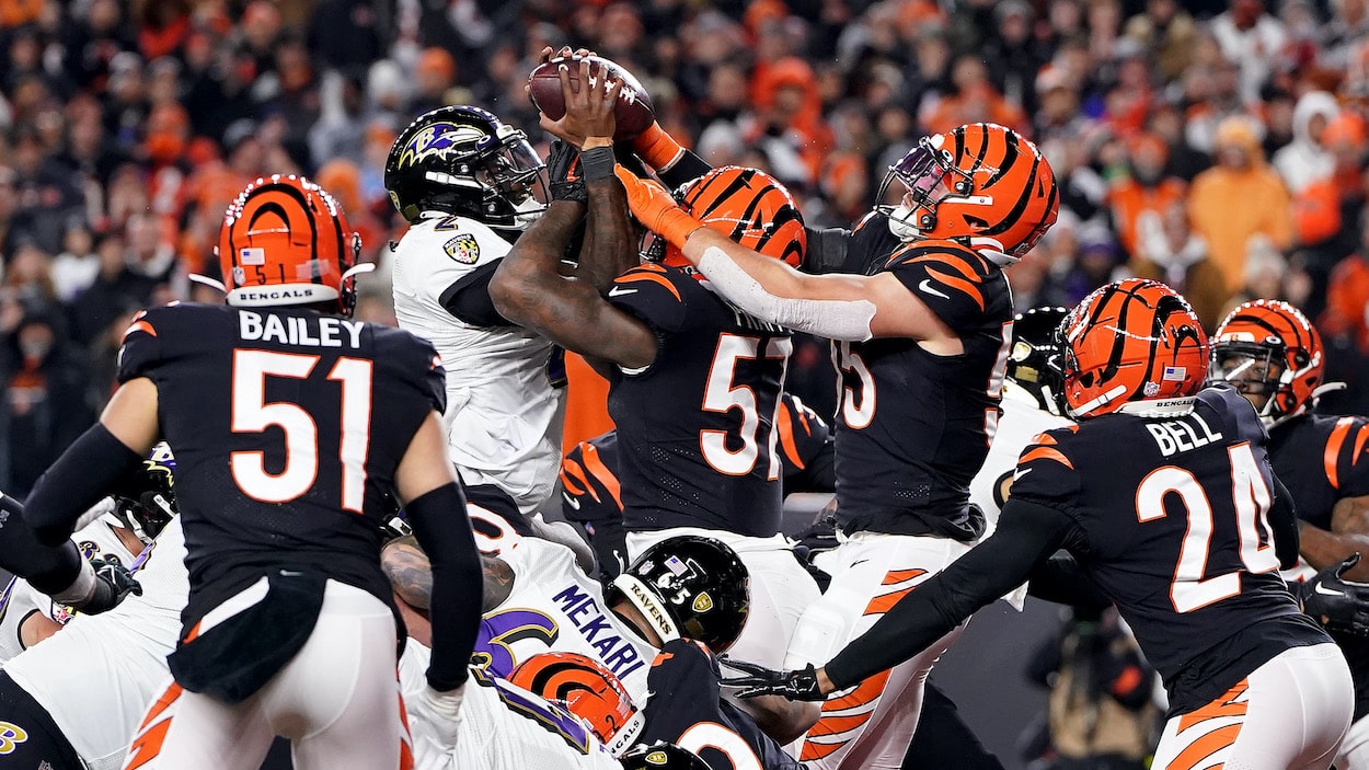 Stunning fumble return TD for Bengals beats Ravens, keeps Cincinnati's  postseason alive