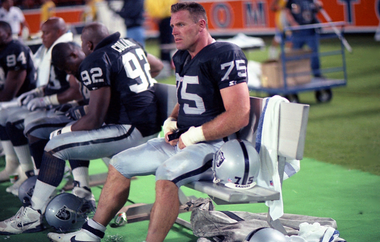 Las Vegas Raiders on X: One of the greatest. Howie Long continues the Hall  of Fame countdown to the 2021 season.  / X